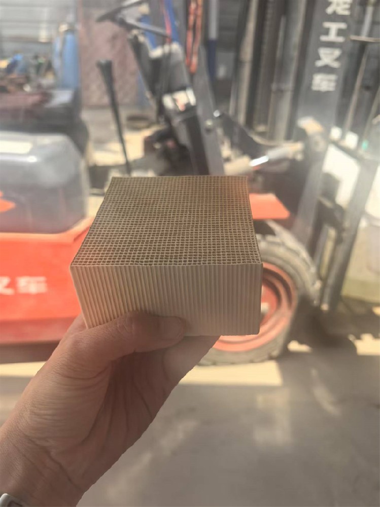 贵金属催化剂载体