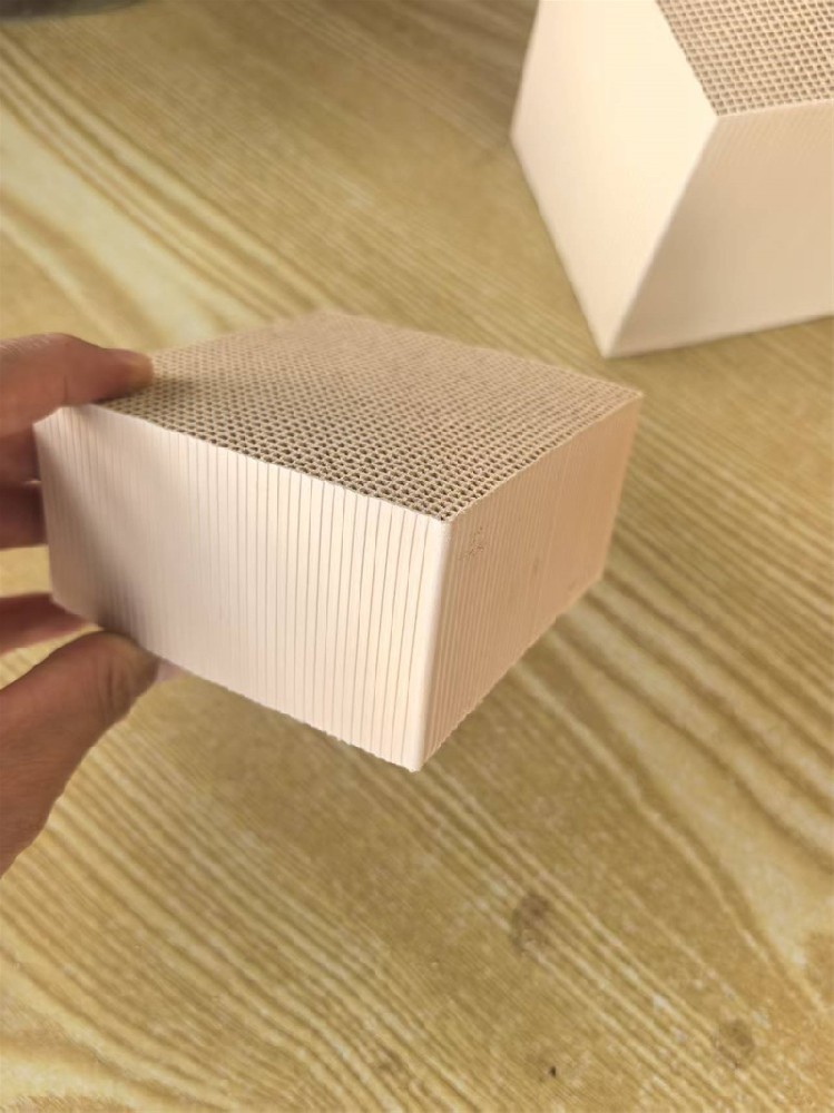 贵金属催化剂载体