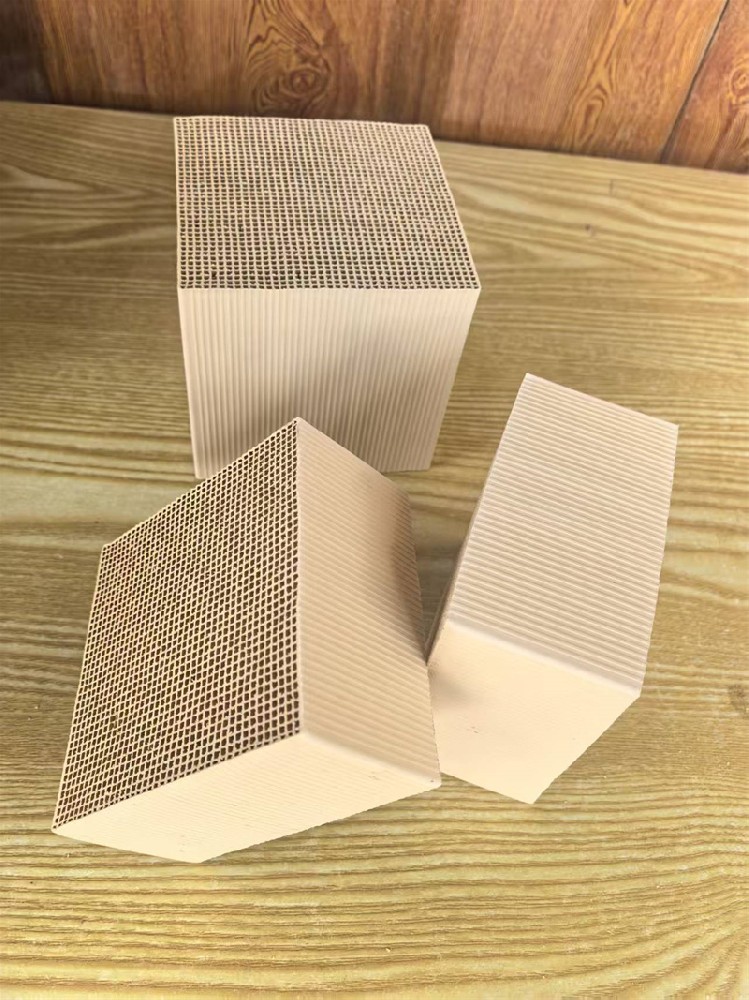 贵金属催化剂载体